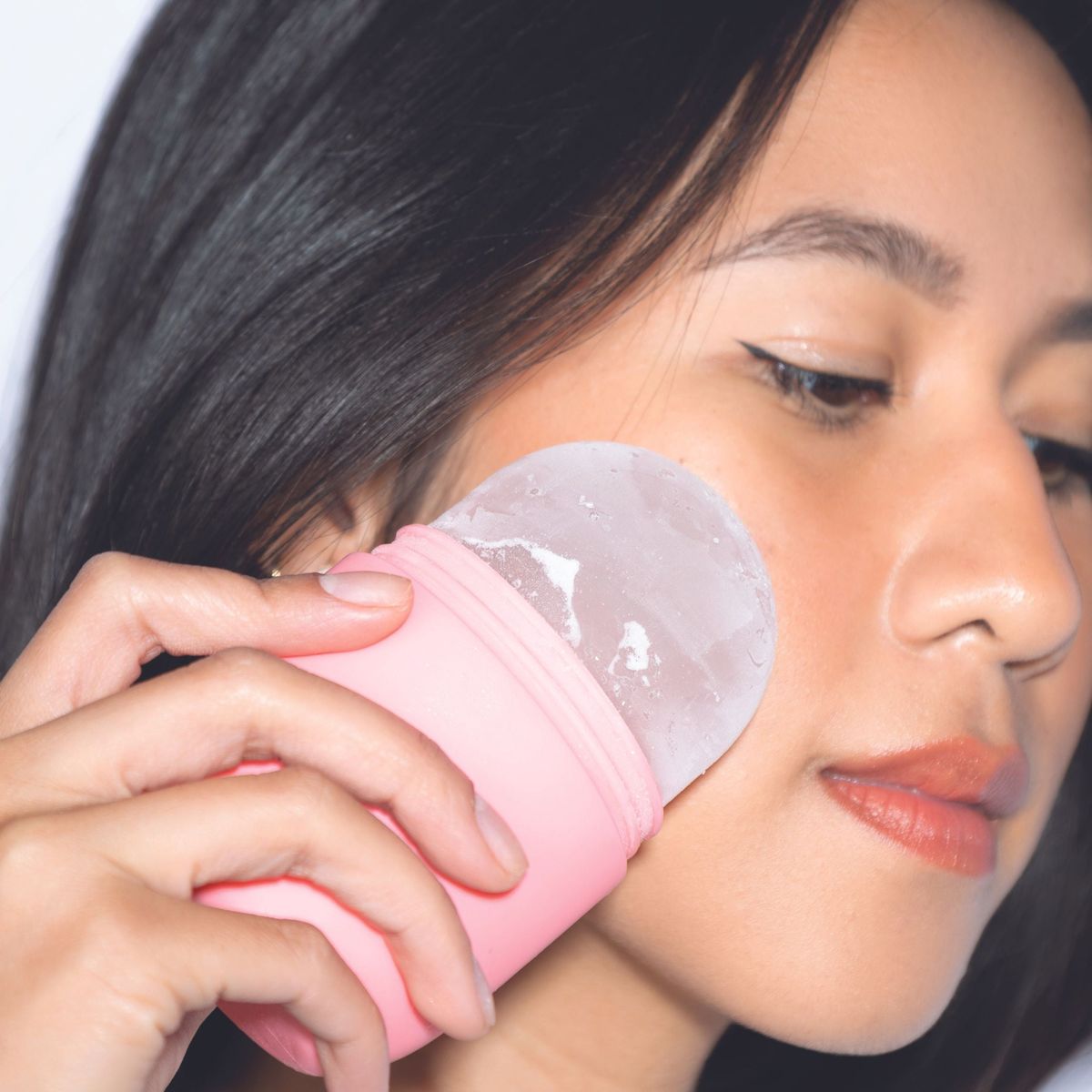 Face Glow Ice Roller